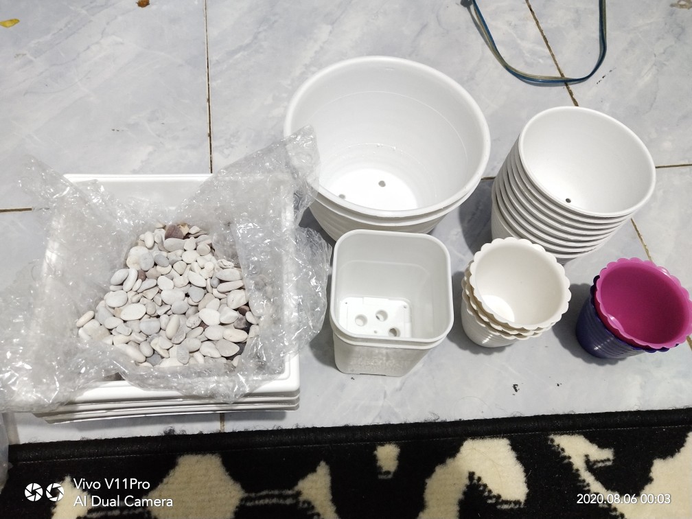 Pot Bunga Tawon Mdn 10 Putih / Mirip Pot Tawon 10 Lubang Vas Bunga Hias Plastik