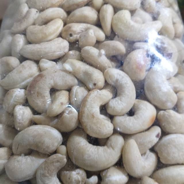 

Kacang Mede Mentah Asli