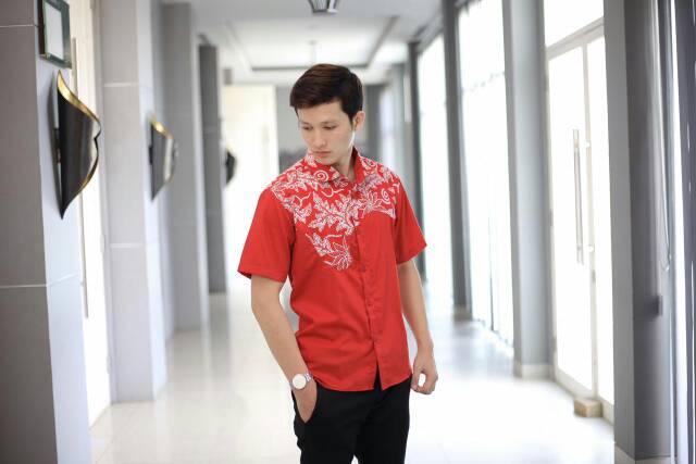 Loyal Kemeja Hem Batik Merah Modern Pria M L XL XXL