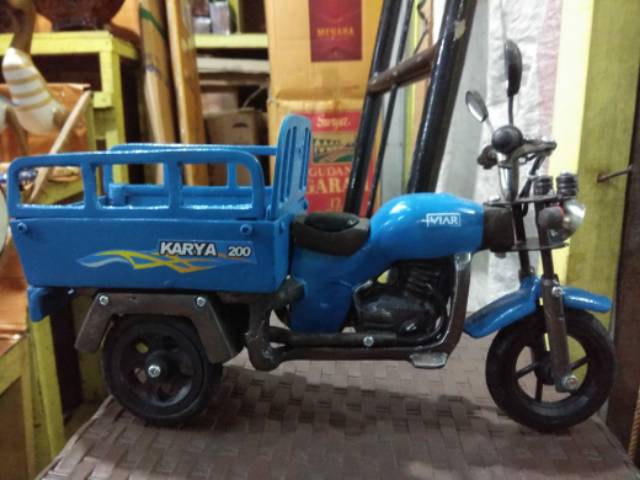 MINIATUR GEROBAK SEPEDA MOTOR VIAR WARNA BIRU 32x10x15 cm - PAJANGAN DEKORASI RUMAH MURAH