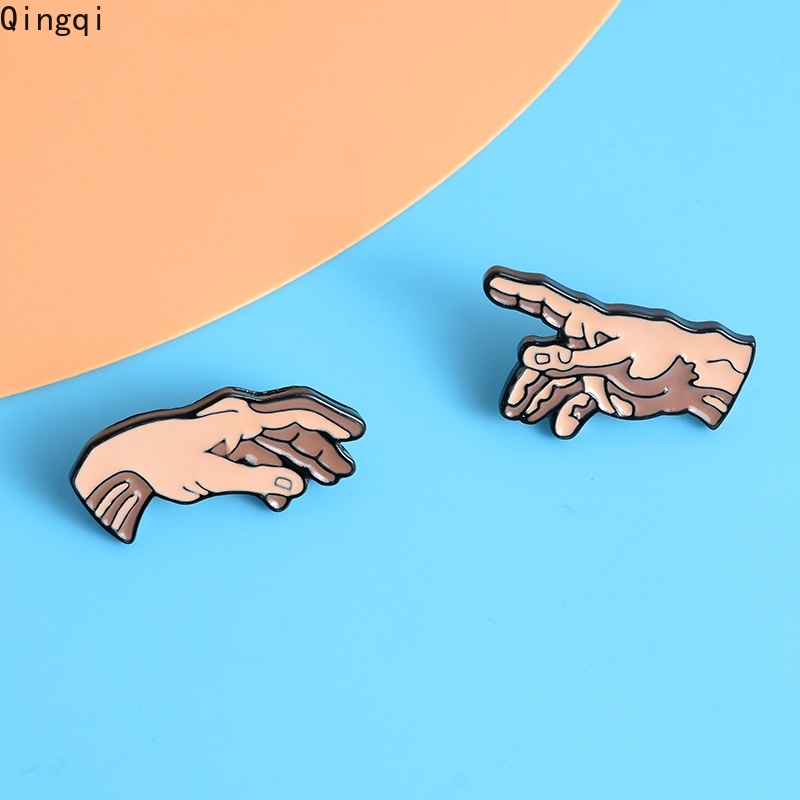 Bros Pin Enamel Bentuk Tangan Memegang Gestur Kartun Bahan Alloy Untuk Pasangan