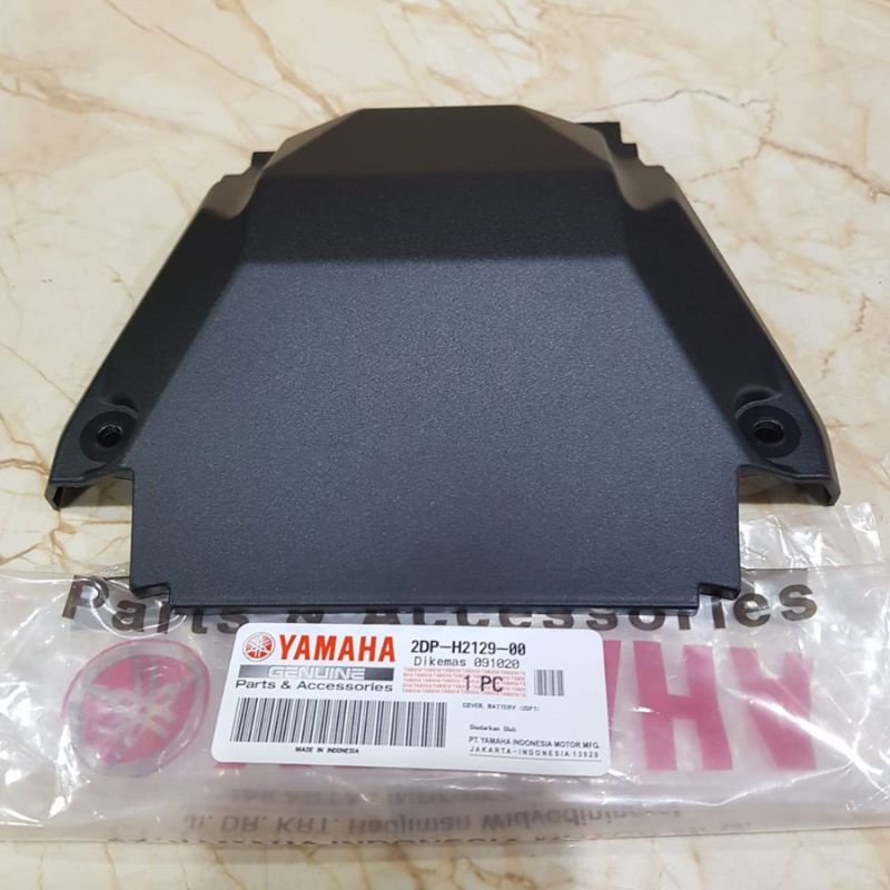 COVER TUTUP BOX AKI NMAX OLD/LAMA ORIGINAL YAMAHA