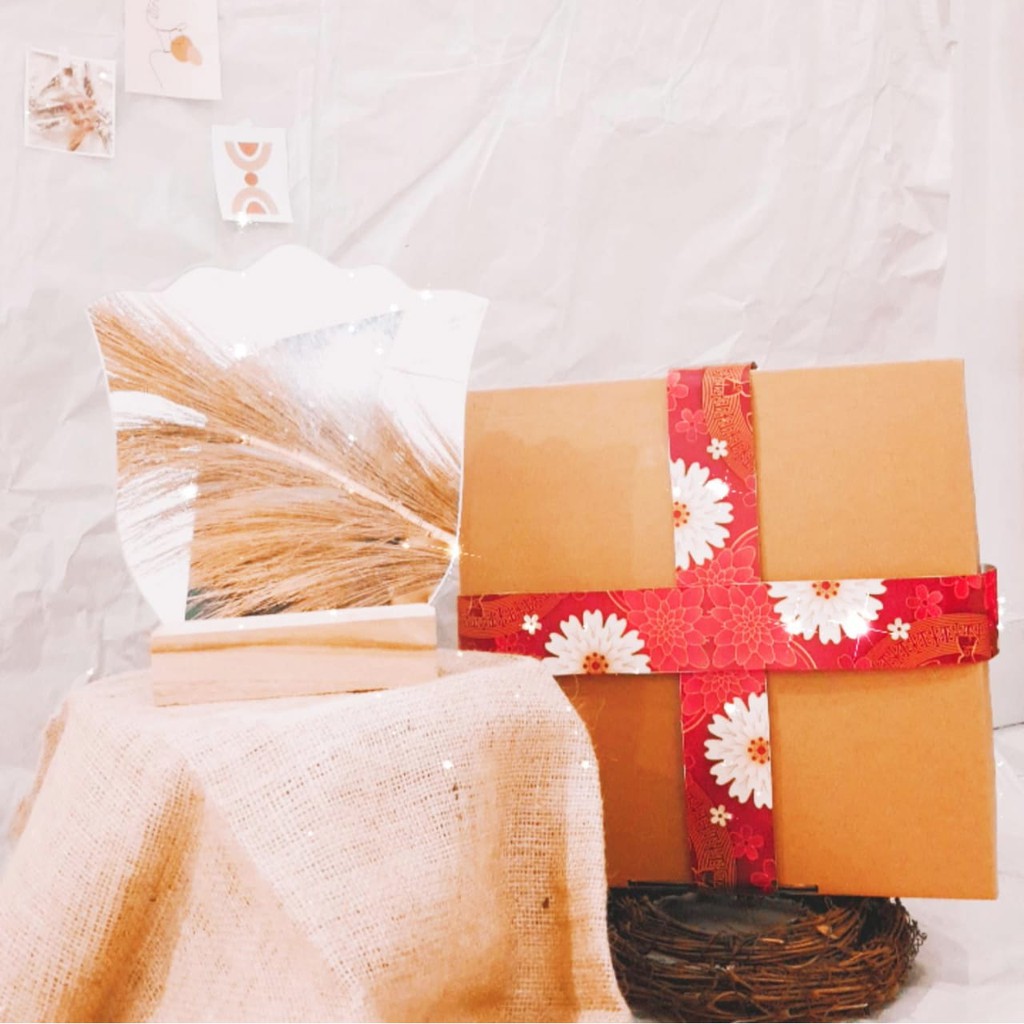 

Hampers/Parcel Gift Lebaran Chinese New Year Lucu- Cermin Aesthetic Korea Cwit Termurah