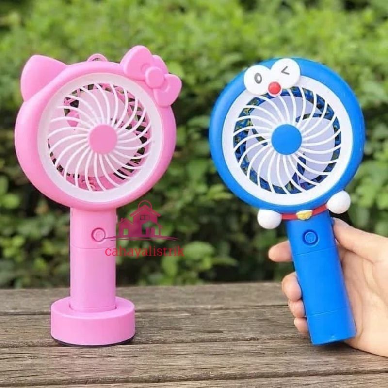 Kipas Angin Portable Kipas Mini Tangan Genggam Tancap Karakter Fan Led Light Lucu Unik Portable USB Doraemon Hello Kitty