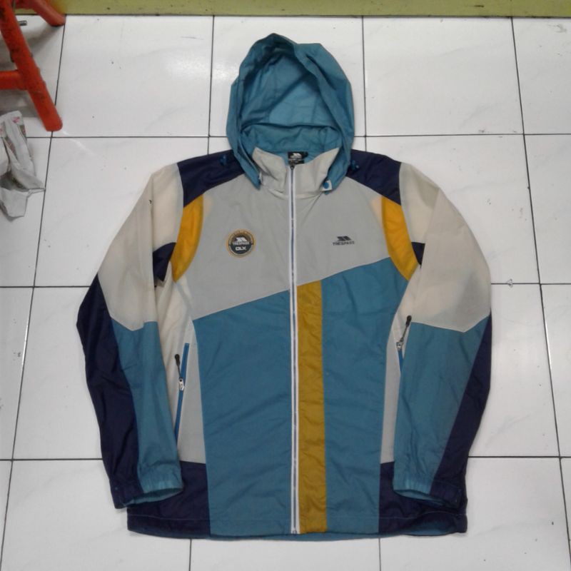 jaket running tresspas