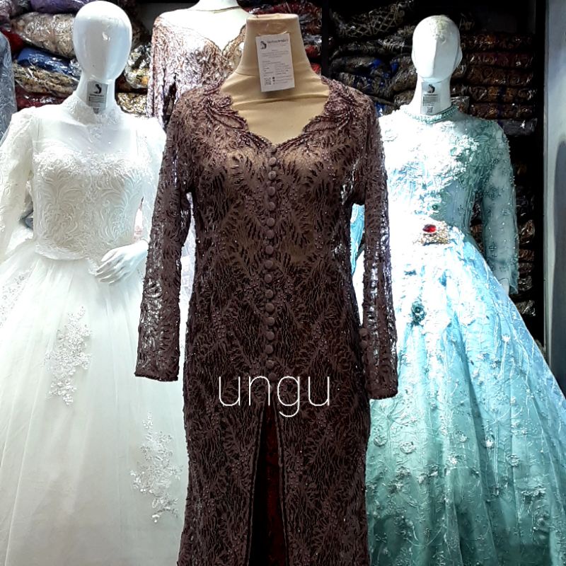 kebaya pengantin ekor broklat ungu