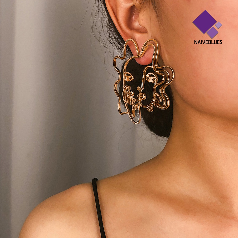 Anting Stud Desain Wajah Abstrak Model Hollow Untuk Wanita