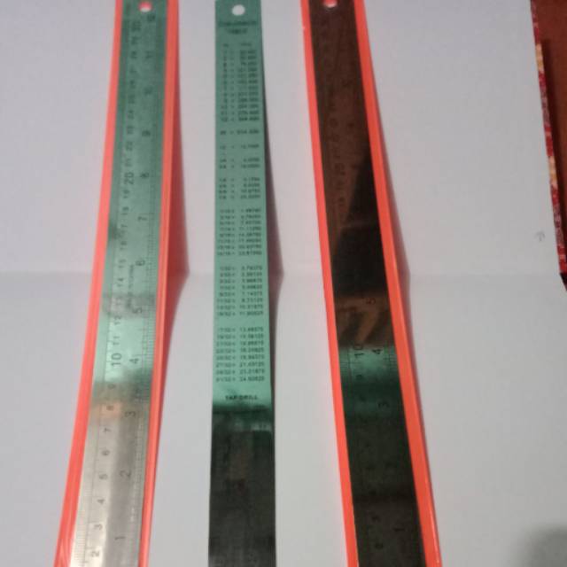 

Penggaris besi 30 cm