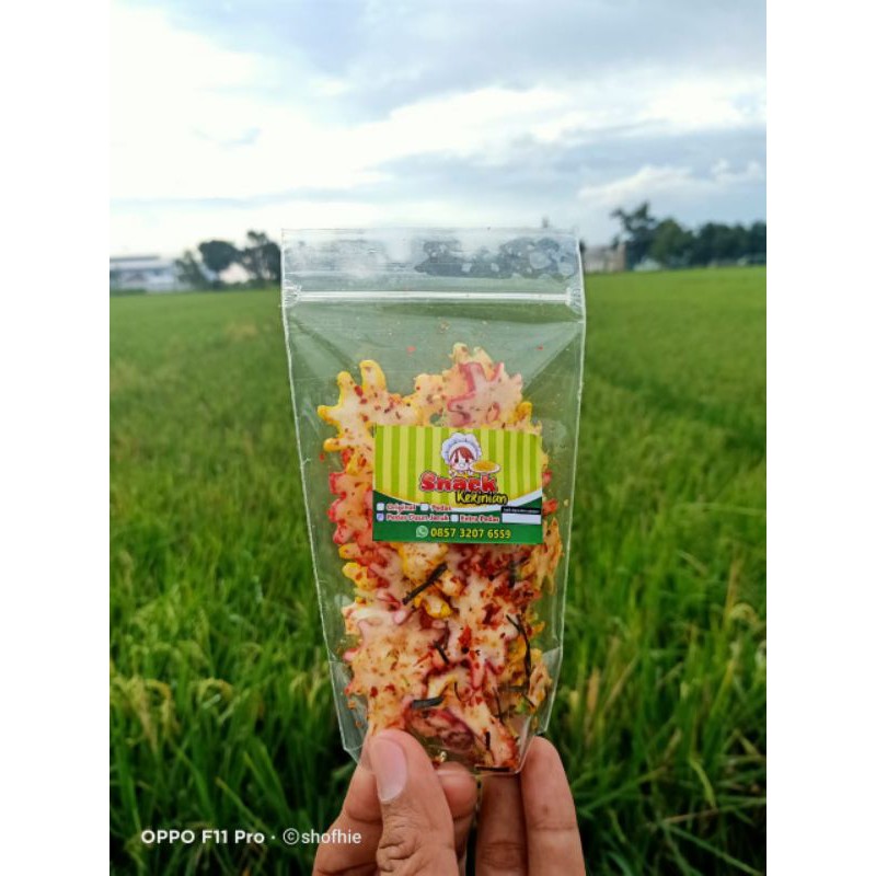 

Krupuk Bintang Bantet 60 gram / Cemilan Santai . Krupuk Seblak . Snack Pedas . Krupuk Bintang Pedas