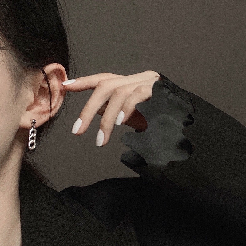 Personality Korean version of simple trendy cold wind short wild small chain earrings 210807