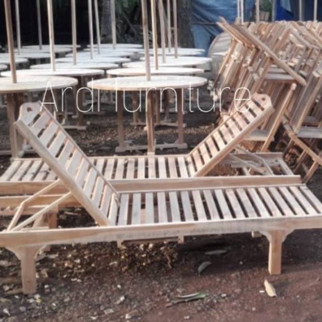 Kursi pantai kursi lonjer kolam renang kursi santai jati