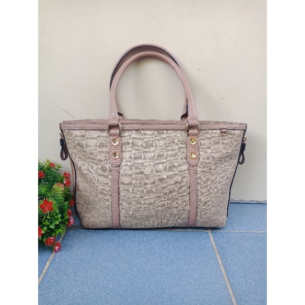 LOVECAT PARIS MEDIUM TOTE KULIT,  PRELOVE LOVECAT,  LOVECAT PARIS,  TAS TOTE KULIT,PRELOVED TOTE KUL