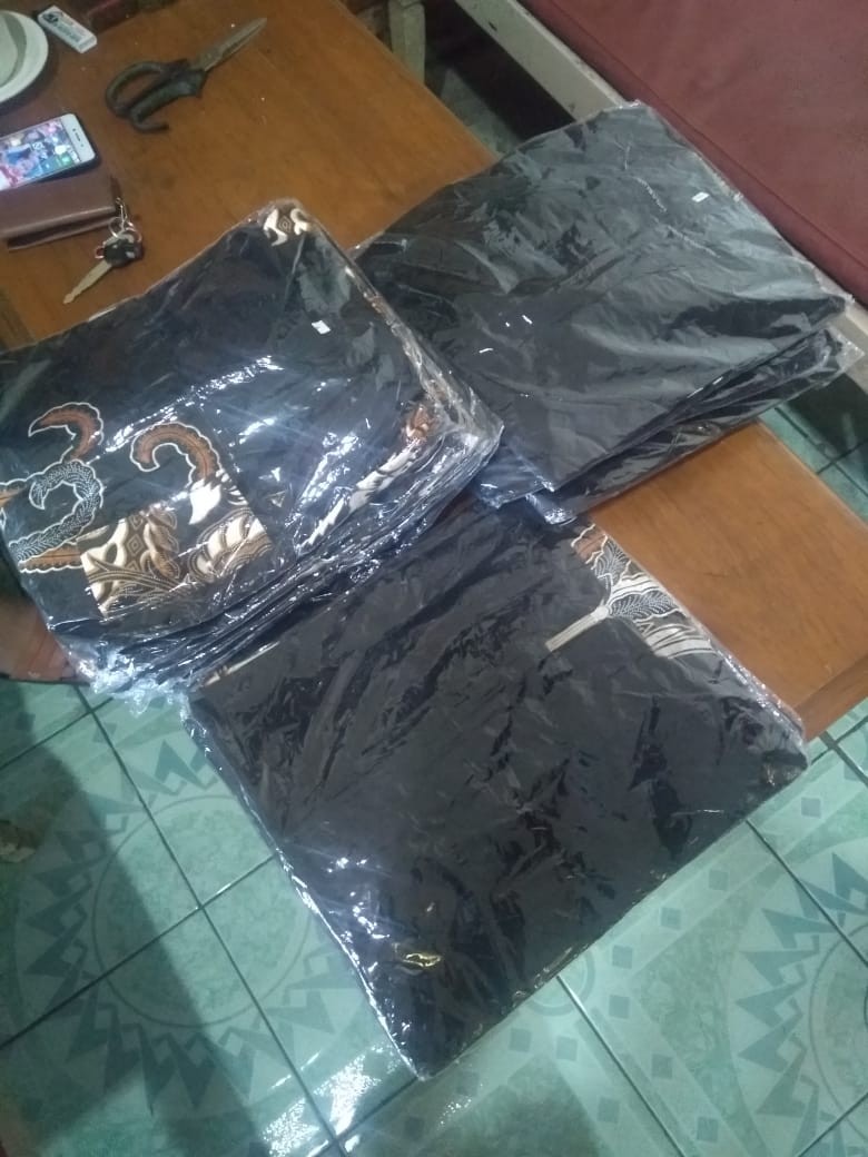 Coupel Batik Seragam Ayam Ketawa