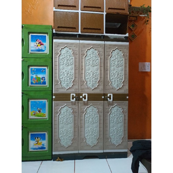 LEMARI CLUB GANTUNG UMJ