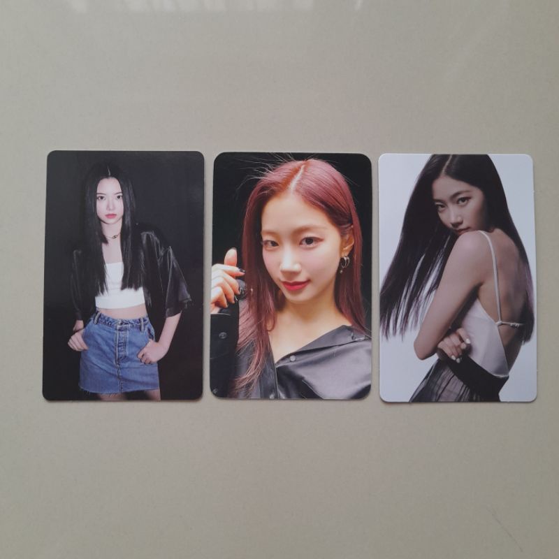 Kazuha Fearless Kpopmerch R2 VC Shopee 2 POB Benefit Bene Mono Monochrome Bouquet Album Photocard PC