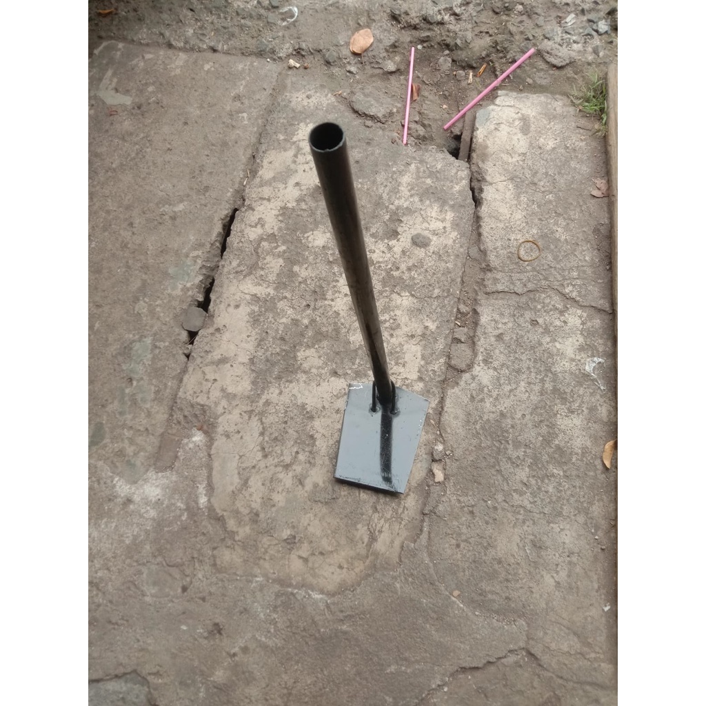 pacul atau cangkul gagang pipa panjang