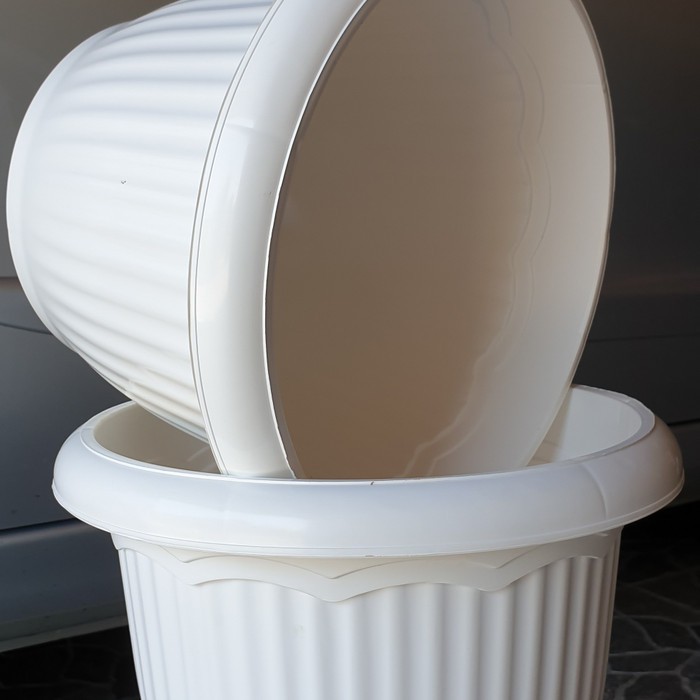 Pot bunga plastik belimbing putih ukuran 35