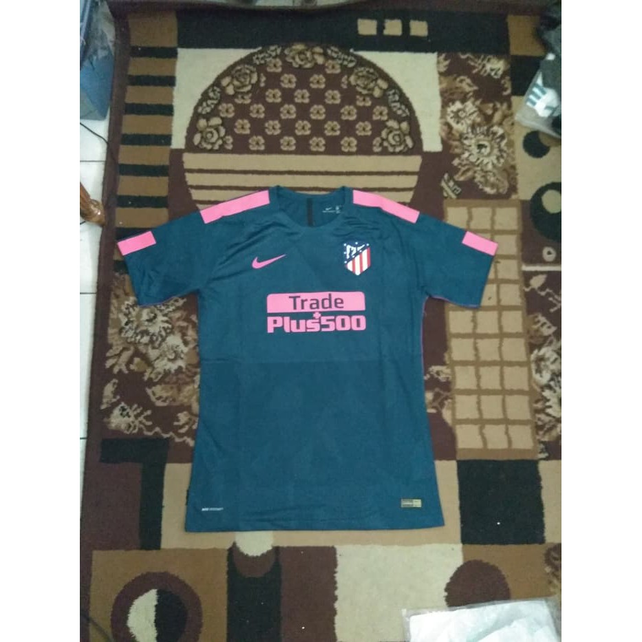 Atletico Madrid 3rd 17/18 Player Issue