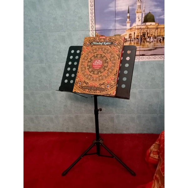 Mushaf dan Standing Alquran Waqaf Ibtida Cordoba