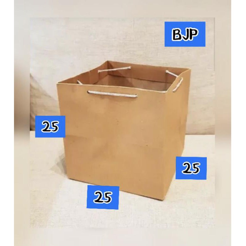

Goodie Bag / 150 Gsm Paperbag/Tas Kantongkertaskraftcoklatpoloskotak-25X25X25Cm Berkualitas