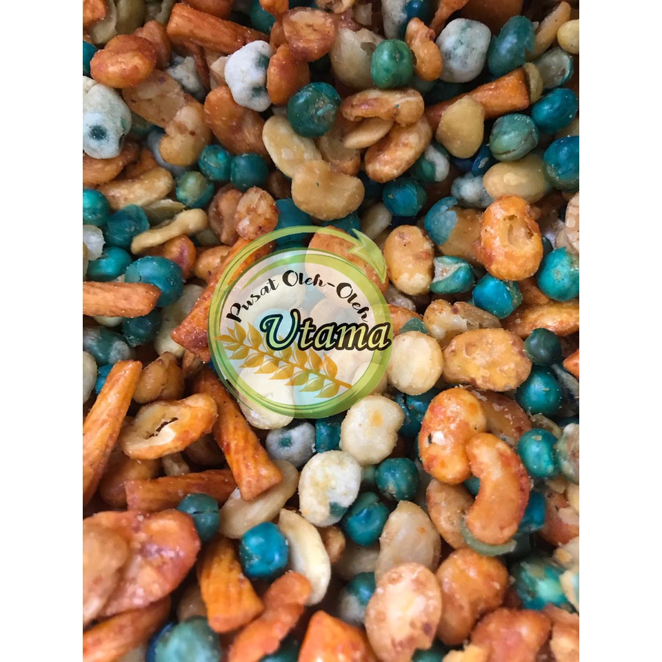 

Kacang Campur - KORO mix nut - kacang polong cemilan kiloan 1 Bal snack asin