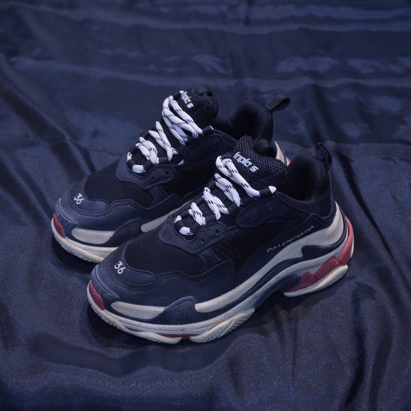 Sepatu balenciaga triple s dirty wanita original bekas