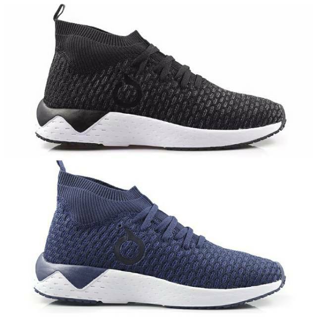 SEPATU RUNNING ORTUSEIGHT MAGNETO BLACK WHITE