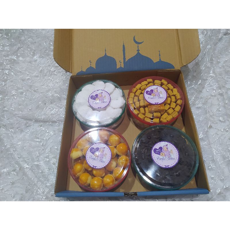 

PAKET KUE PARCEL KUE LEBARAN ISI 4 (Toples ukuran 250gr)