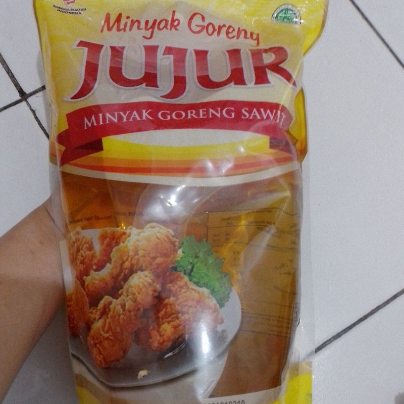 

Minyak Jujur Minyak goreng kemasan 2 liter Minyak Goreng jujur 2 liter minyak Goreng minyak 2Liter minyak goreng pouch