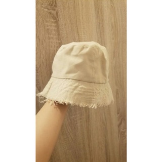 PRELOVED BUCKET HAT RIPPED TOPI KUPLUK CREAM / IVORY