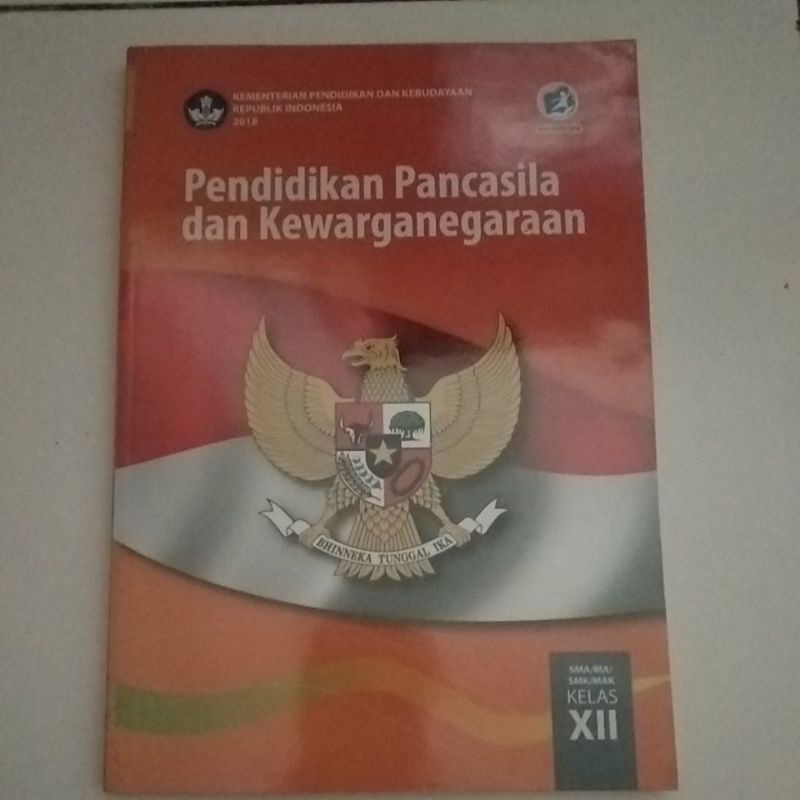 

PPKN kelas XII Tiga serangkai