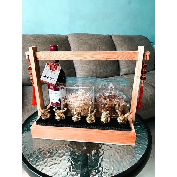 

Parcel CNY imlek premium / Hampers imlek premium / Parcel Keranjang Imlek / Wine Hampers Imlek