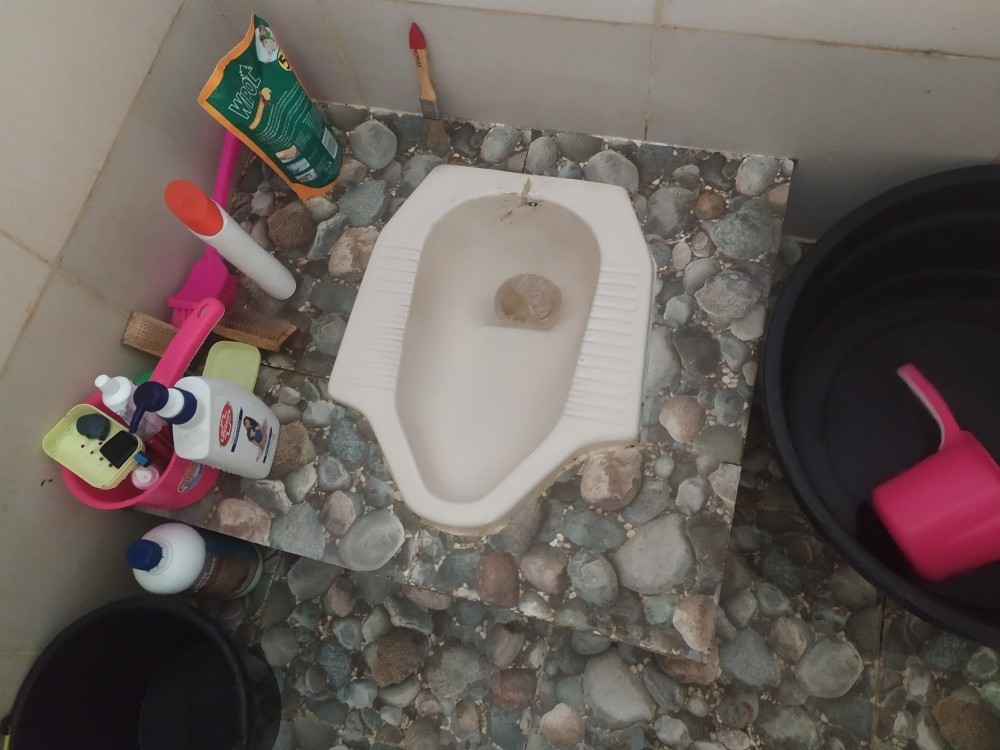 Agios 250ml Pembersih Toilet Kerak Keramik Porselen Kamar Mandi - Ampuh Bersihkan Noda Dan Kerak