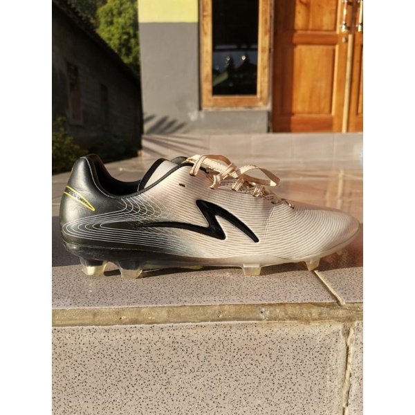 SpecsLightspeedUltraKlok