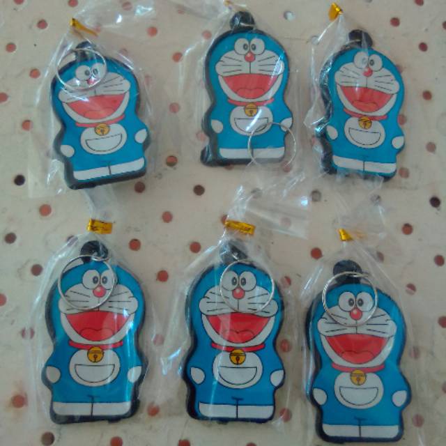 SOUVENIR NIKAHAN GANTUNGAN KUNCI / KEY CHAIN DORAEMON CUTE SUDAH DI PACK PLASTIK PER PCS