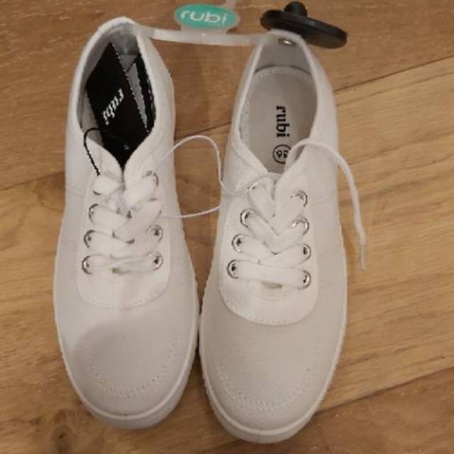 SEPATU SNEAKERS WANITA RUBI - PHOBE