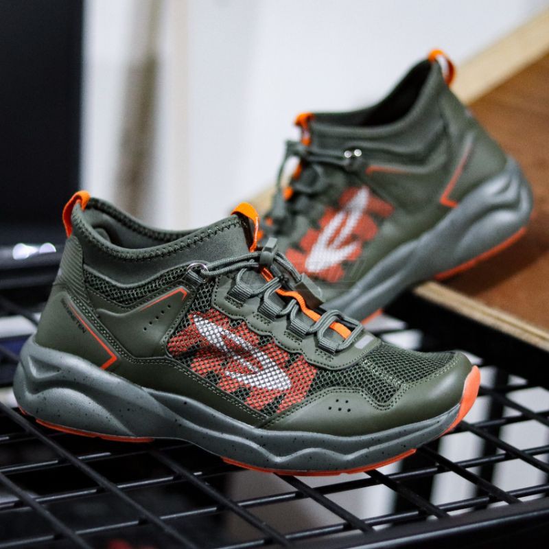 910Nineten Sepatu Running Hajime - Hijau Zaitun/Orange/Hitam