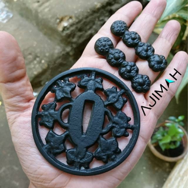 Asesoris katana samurai tsuba dan menuki sakura