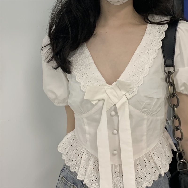 Red Wanita 2022 Versi Korea Manis Renda Lengan Puff V-Leher Kemeja Wanita Desain Niche Perban Atasan Pendek Musim Panas