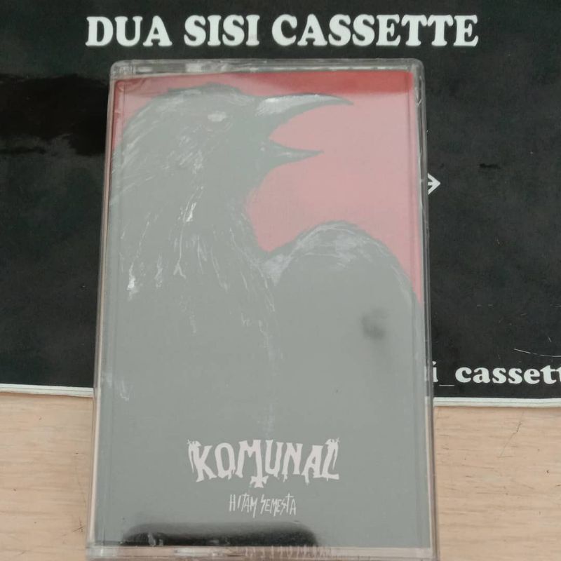 kaset komunal - hitam semesta