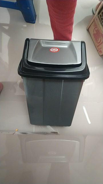 Tempat Sampah Tutup Goyang Silver Mpw 10lt Dan 5lt