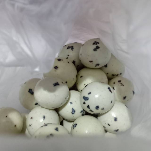 Coklat bulat isi kacang kiloan