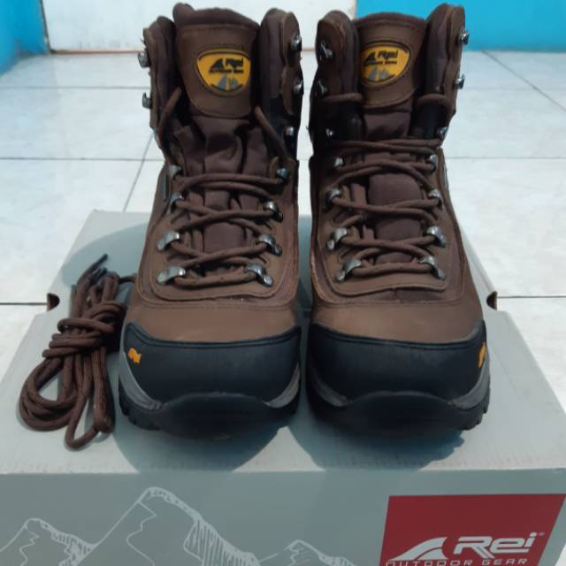 Sepatu Gunung REI Sammler