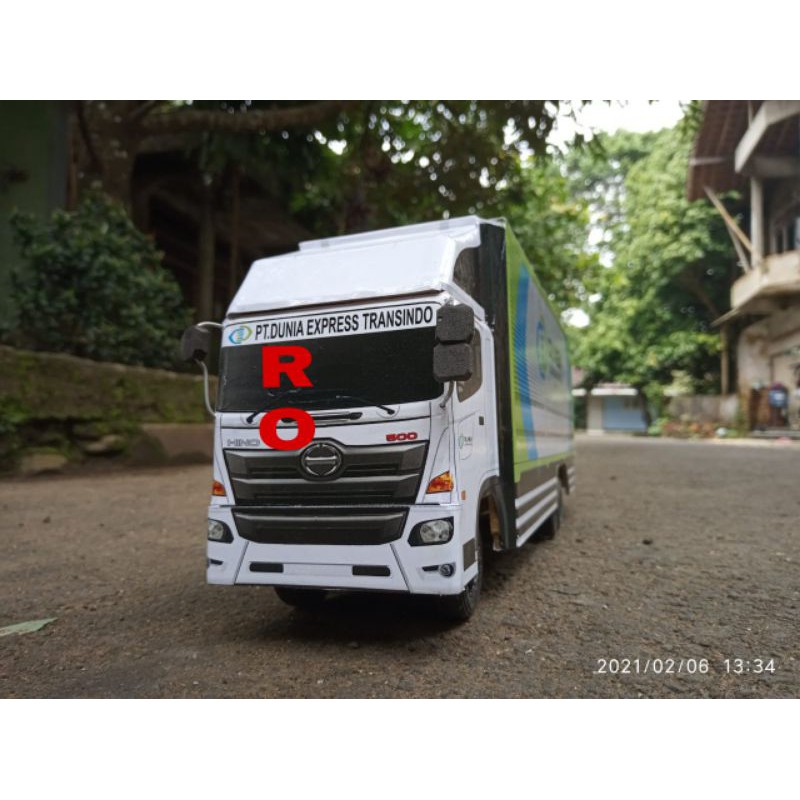 MINIATUR TRUK HINO 500 MODEL BOK