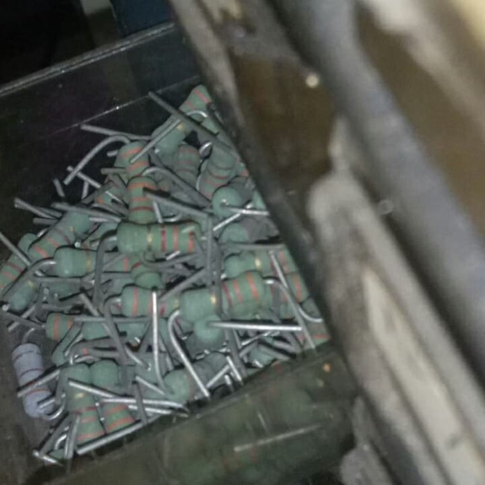 Resistor 1W R 1Watt 3k3 ohm