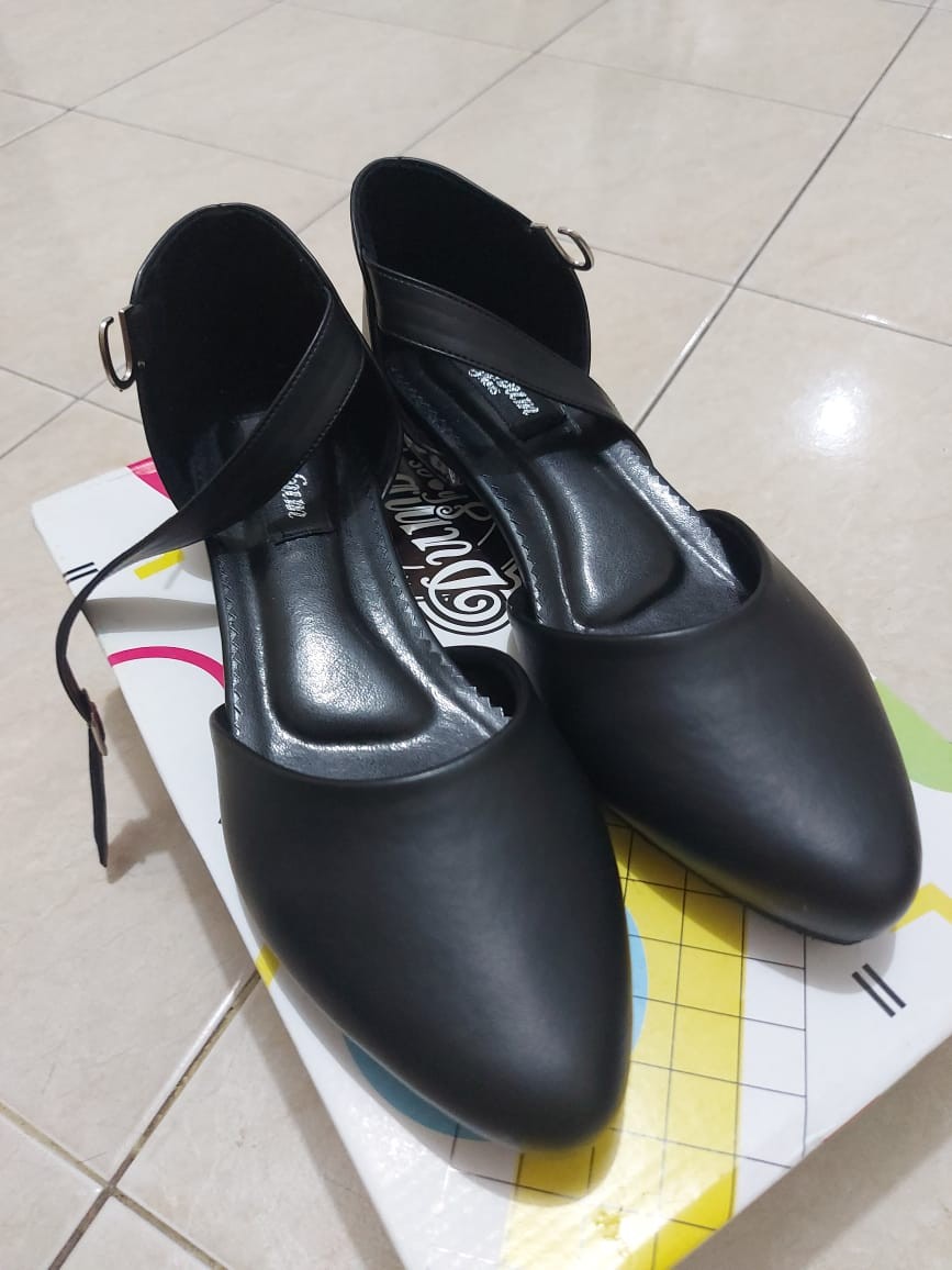 Sepatu Big Size Wanita (kode: Monnaqueen Cream / Black)