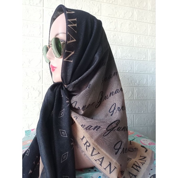 HIJAB SEGI EMPAT VOAL MOTIF  IRWAN GINAWAN