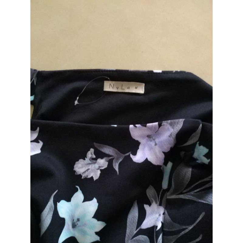 Preloved!! baju model sabrina hitam bunga bunga