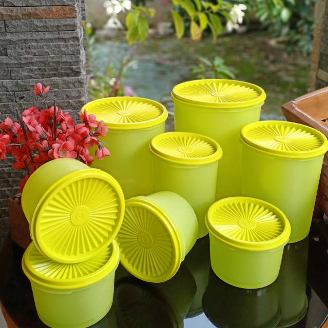 Green deco canister by tupperware