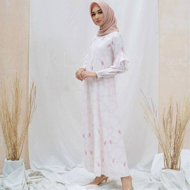 Amara dress wearing klamby